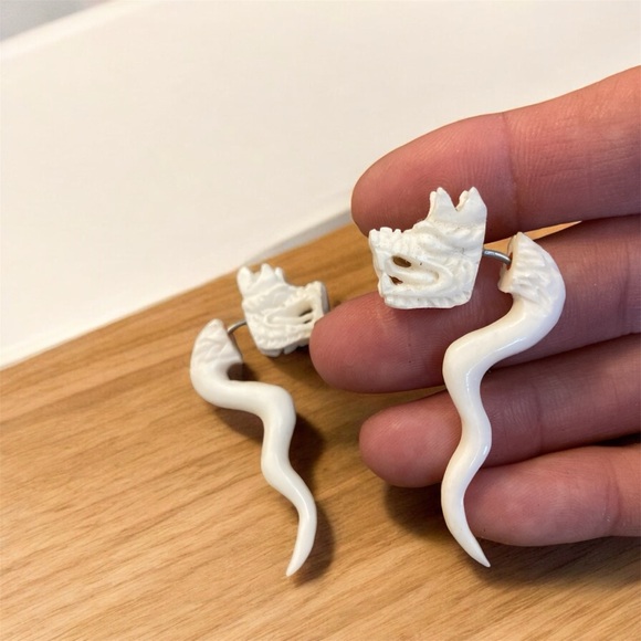 Sale! Gorgeous goddess bone carved dragon earrings - Picture 2 of 2